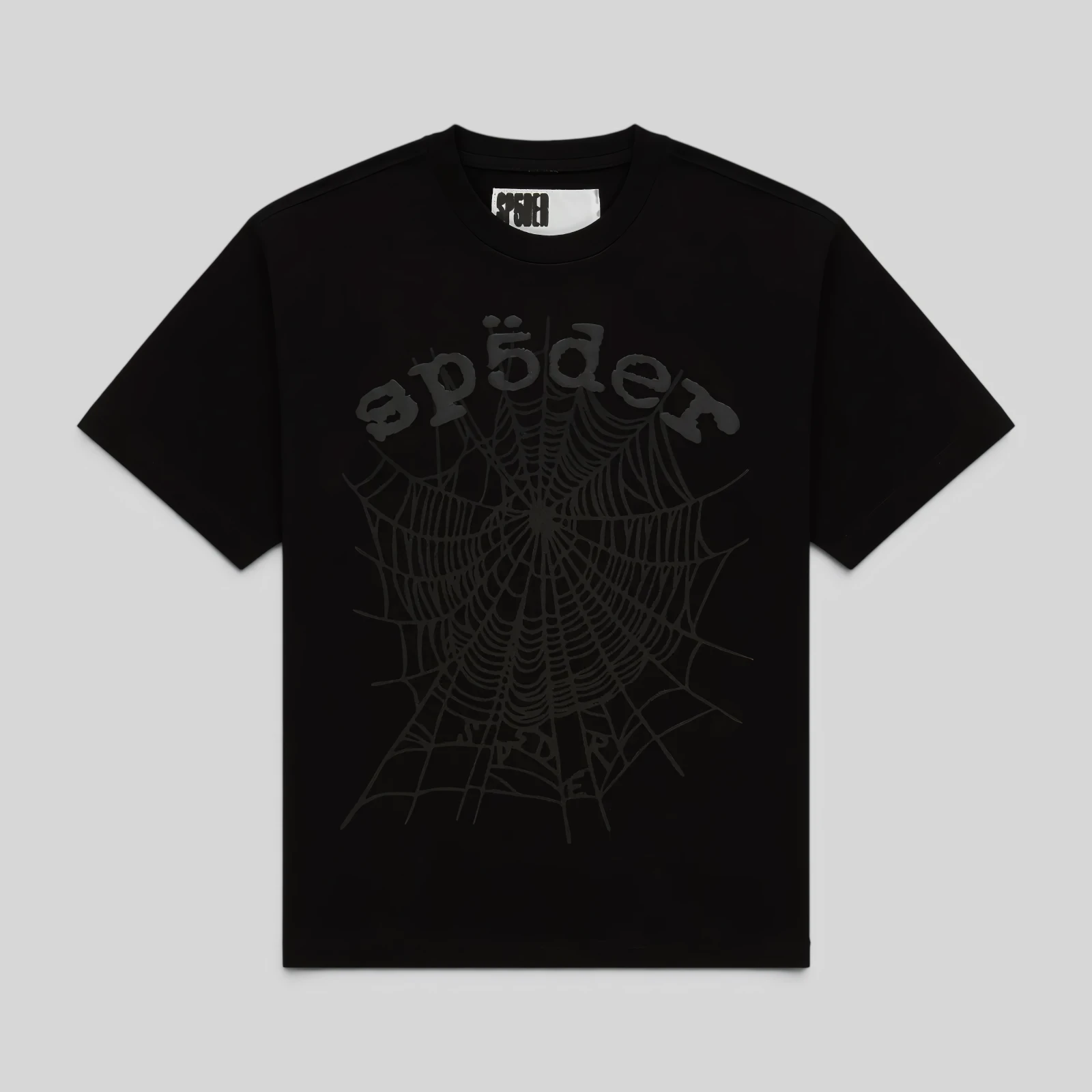 Sp5der Phantom OG Web V2 Black Tee Front View The Sp5der Phantom OG Web V2 Black Tee features a graphic print on the front and is part of the FW25 collection.